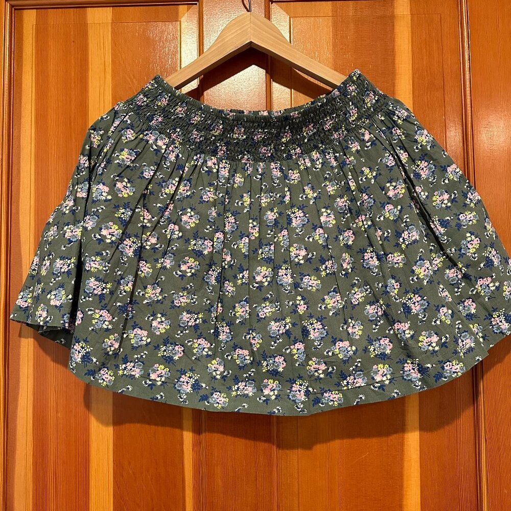 [johnnie b] Green Floral Pleated Skirt - Size 13-14Y